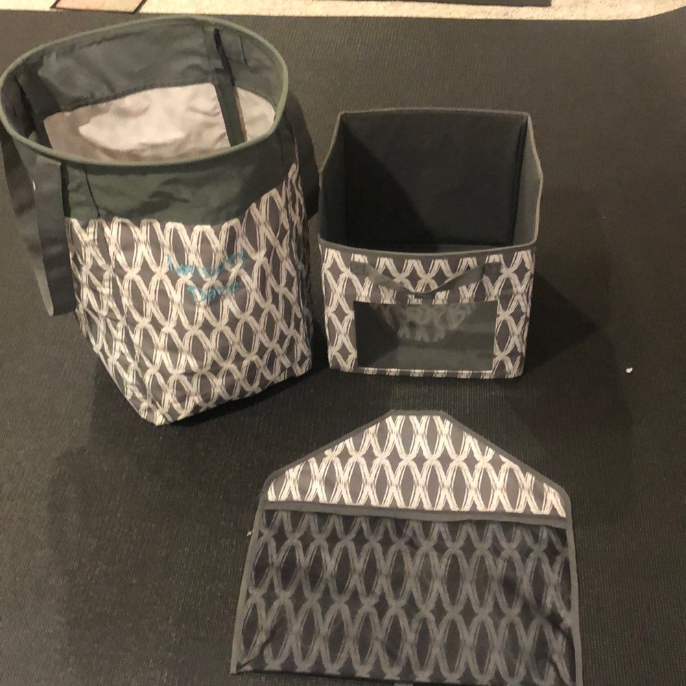 Thirty one laundry lot set